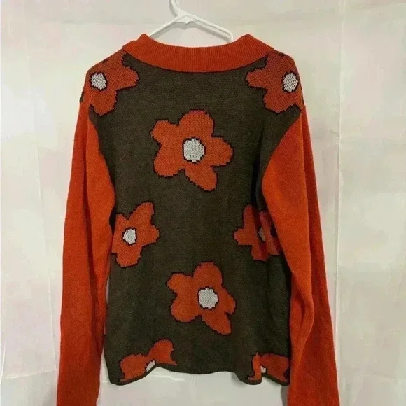 Womens size medium super massive brand cardigan sweater, #D661 - Picture 2 of 5